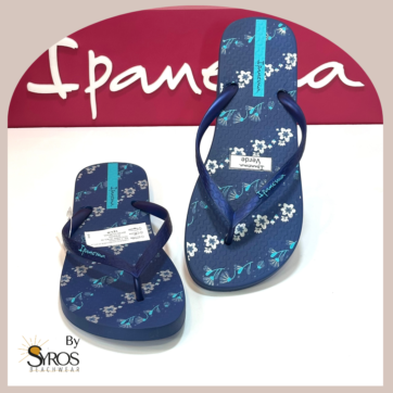 Sandalias Ipanema azul marino con flores blancas