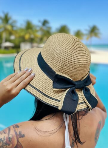Sombrero de playa marron cinta negra ancha lazo posterior negro y marron